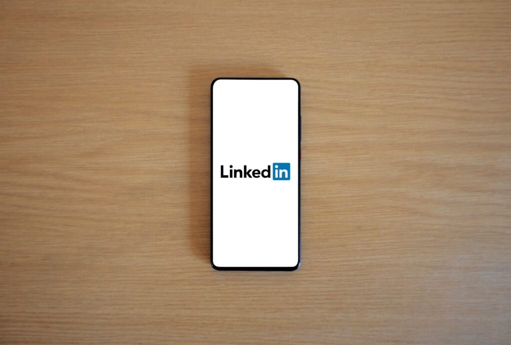 B2B Markalar İçin LinkedIn İçerik Stratejisi Nasıl Oluşturulur? konulu blog görseli