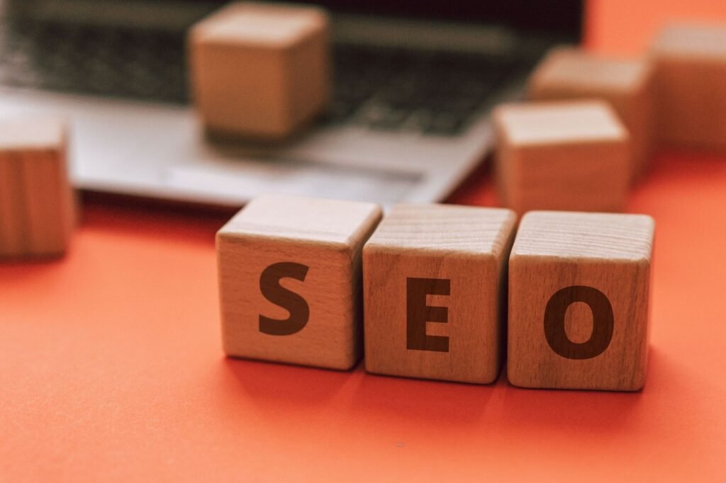 Google’da Düşük CTR Alan Sayfalar Nasıl İyileştirilir? Başlık ve Meta Açıklama Rehberi konulu blog görseli